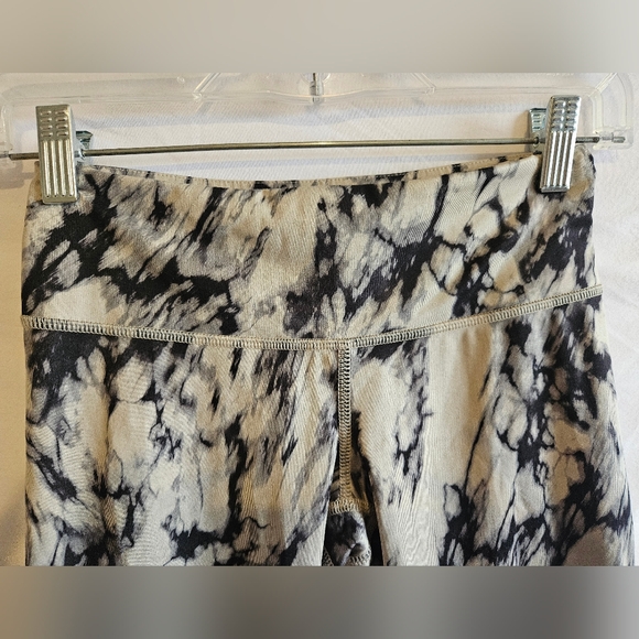 Lululemon Wunder Under Crop Full on Luxtreme - Picture 3 of 9